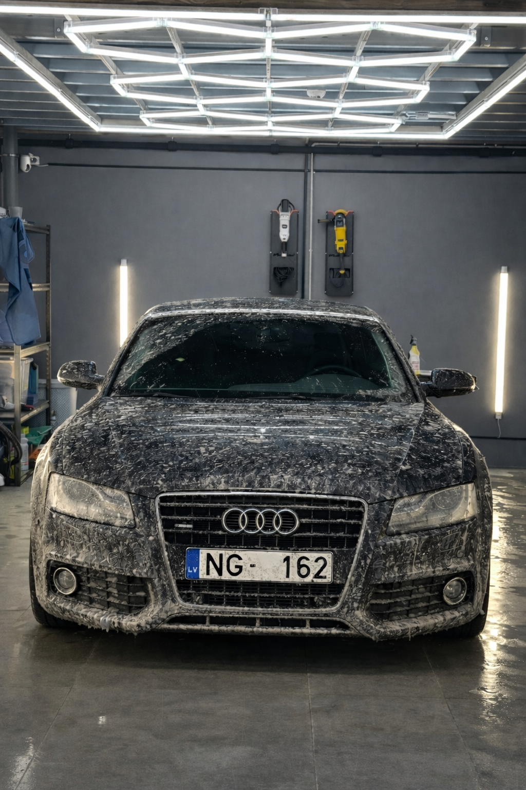 Tīrs un spīdīgs auto pēc detailing mazgāšanas Rīgā